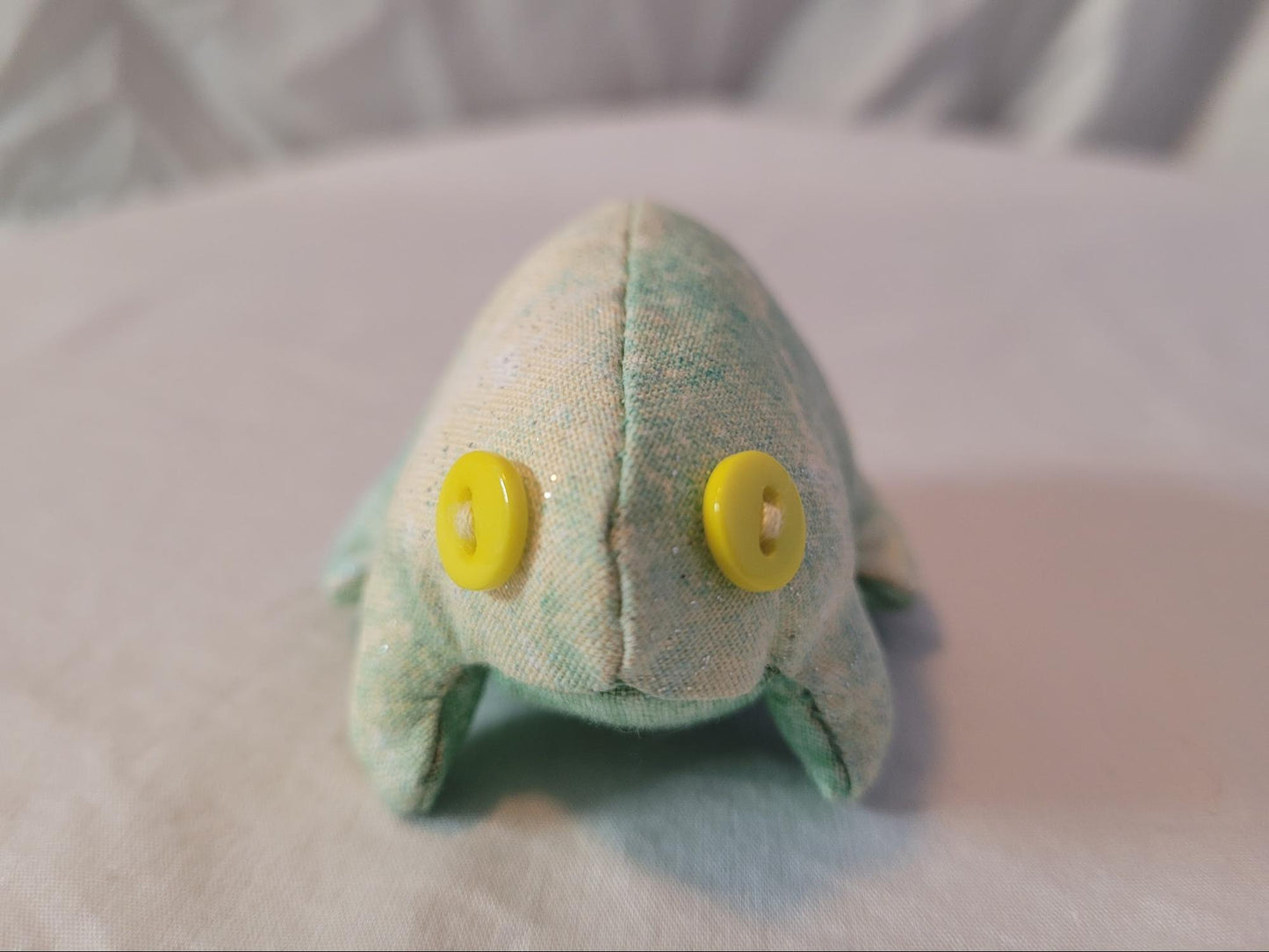 Light Green and Yellow Frog with Sparkles Pattern Top